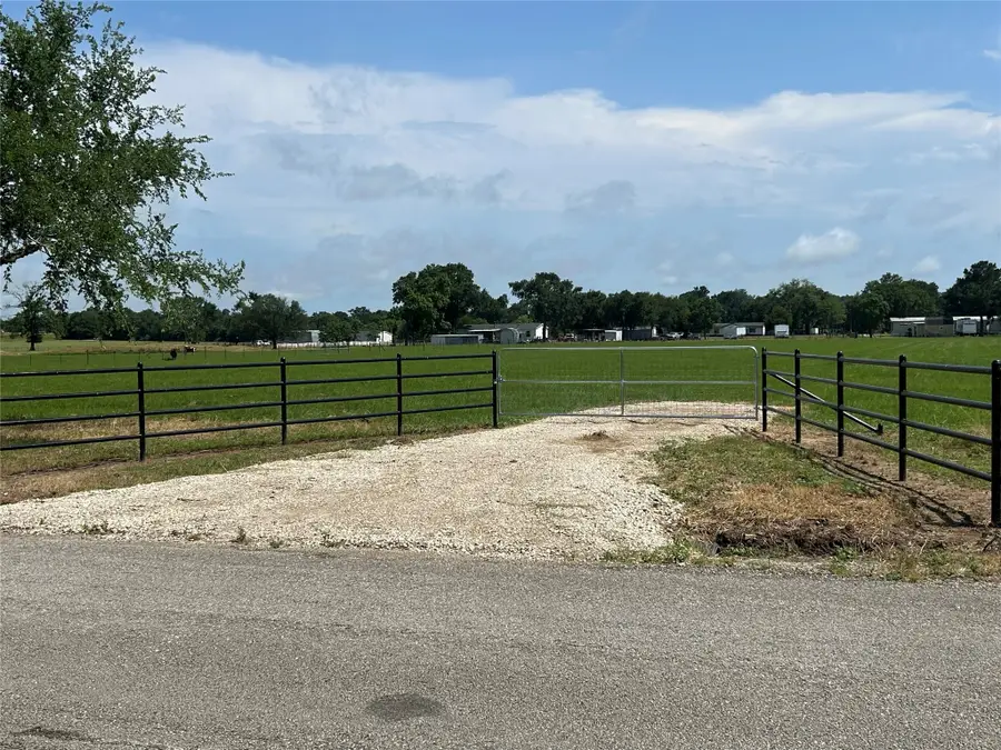 38715 Wiggins Road, Hempstead, TX 77445 - Image #2