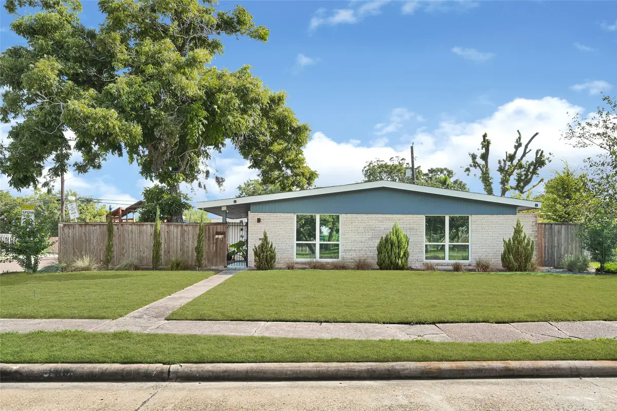 5234 Saxon Drive, Houston, TX 77092 - Image #1