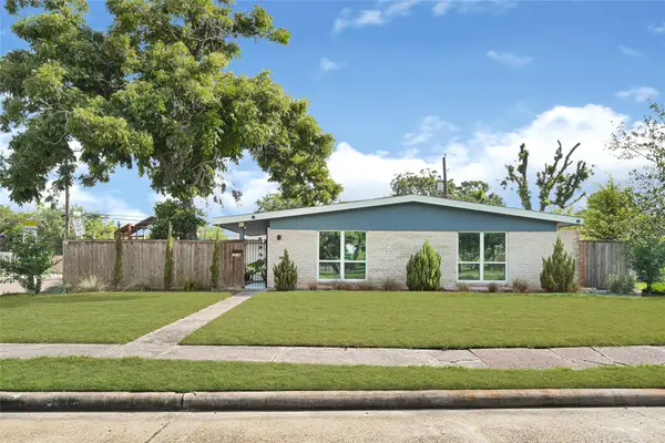 5234 Saxon Drive, Houston, TX 77092