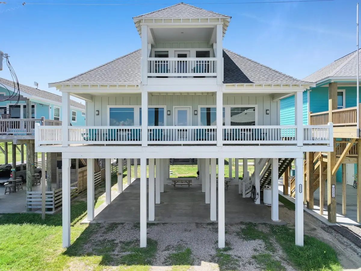 1215 Gulf Road, Crystal Beach, TX 77650 - Image #1