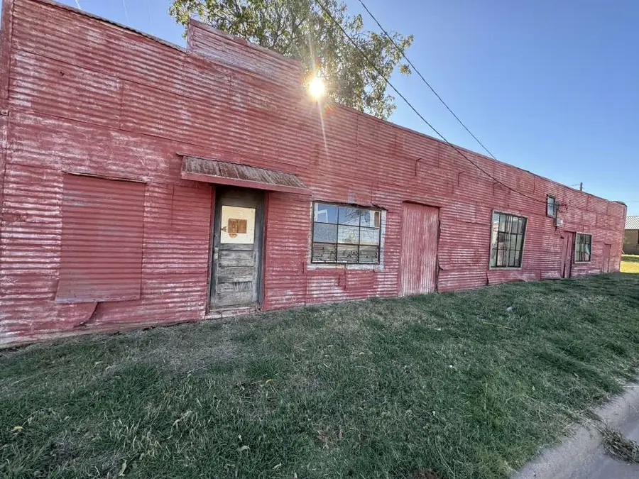 204 E Bryan Avenue, Electra, TX 76360 - Image #2