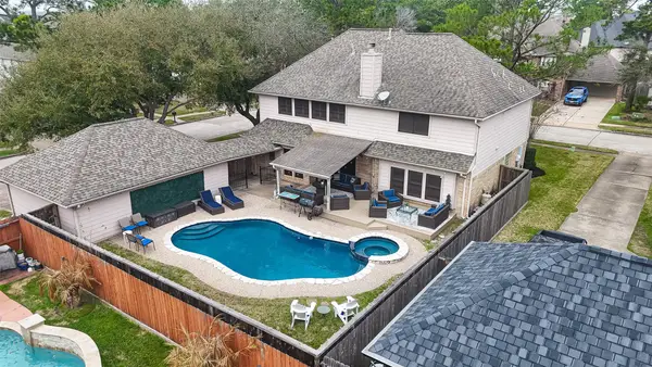 2329 N Lake Front Drive, League City, TX 77573