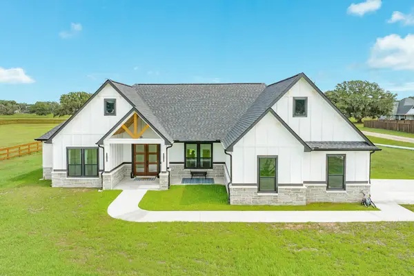 1208 Quarter Horse Trail, Angleton, TX 77515