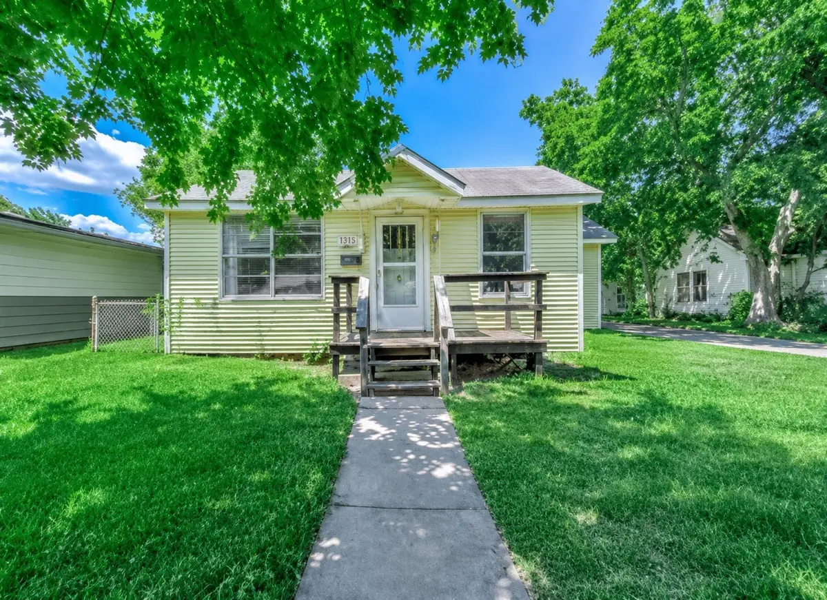 207 N Logan Street, Texas City, TX 77590 - #1