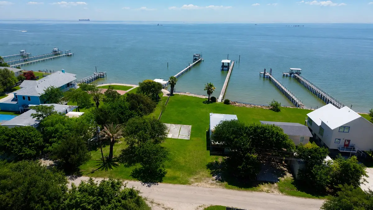 915 5th Street, Dickinson, TX 77539 - #1