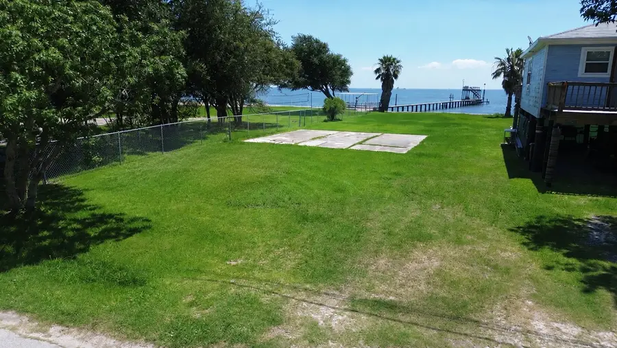 915 5th Street, Dickinson, TX 77539 - #2