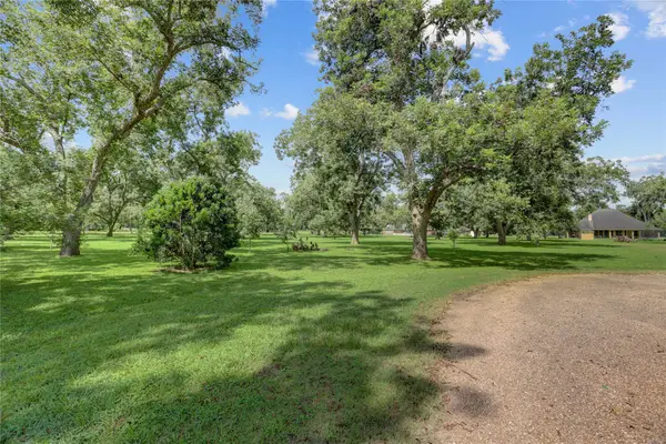 11 Pecanrow, Wharton, TX 77488