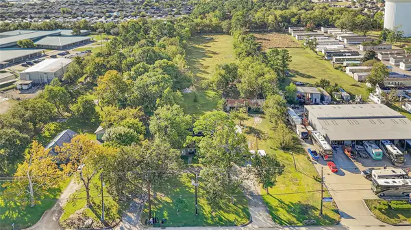 2926 Massey Tompkins Road, Baytown, TX 77521