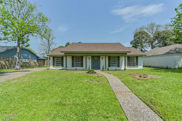 306 Red Bud Lane, Baytown, TX 77520