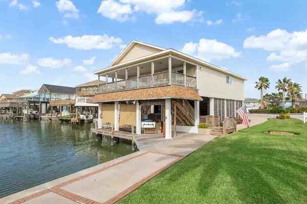 223 Easterly Drive, Tiki Island, TX 77554