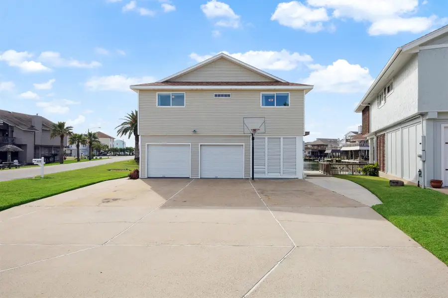 223 Easterly Drive, Tiki Island, TX 77554 - #2