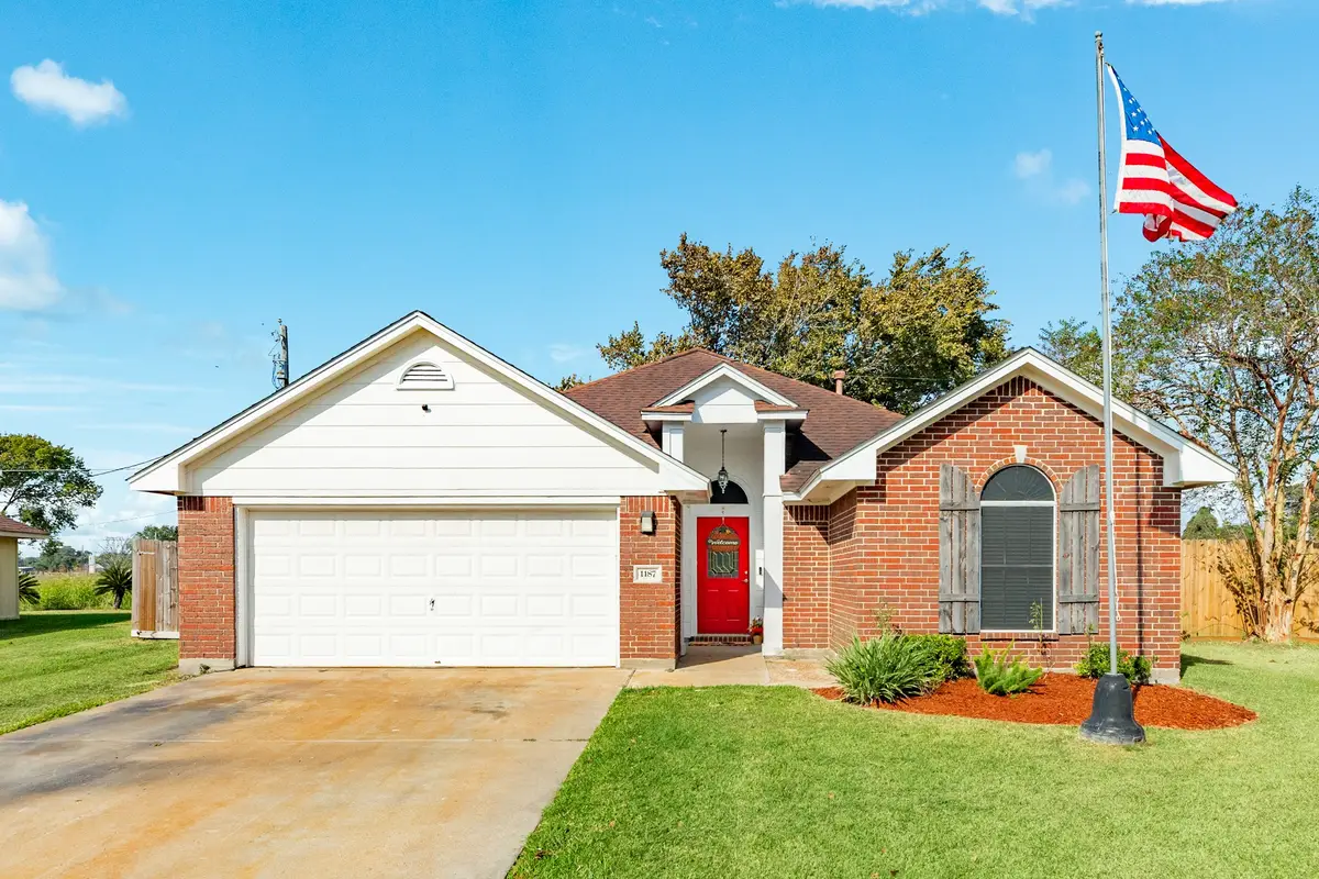 1187 Thomas Drive, Angleton, TX 77515 - Image #1