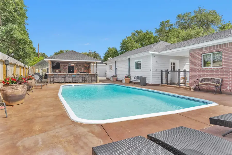 303 Beaumont Drive, Magnolia, TX 77354 - Image #2