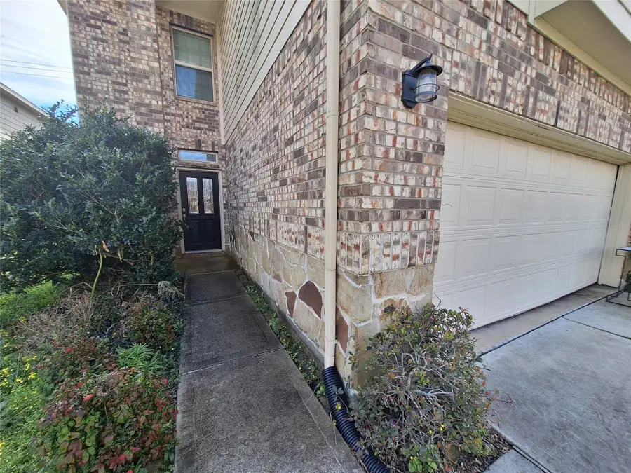 211 Sea Breeze Drive, Bacliff, TX 77518 - Image #2
