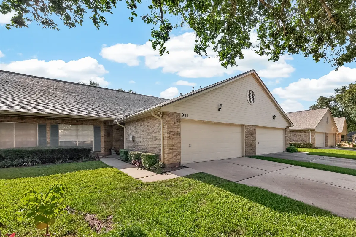 911 Woodfern Glen Lane, Pearland, TX 77584 - #1