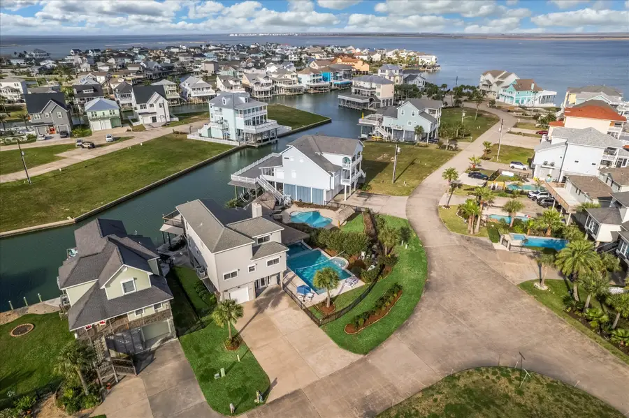519 Westerly Drive, Tiki Island, TX 77554 - Image #2