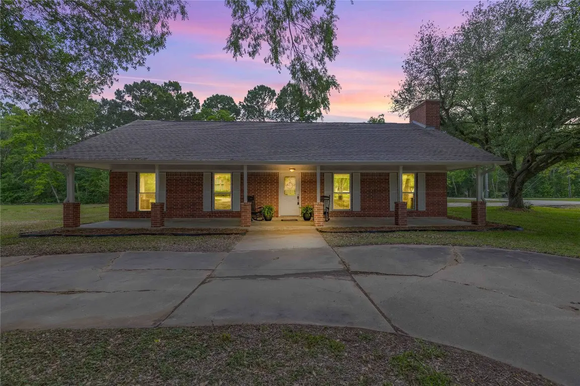 655 Avenue L, Dickinson, TX 77539 - #1