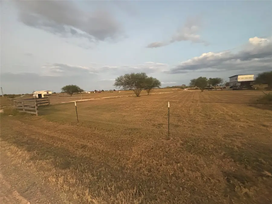 7182 Mieth Rd S, Sealy, TX 77474 - Image #2