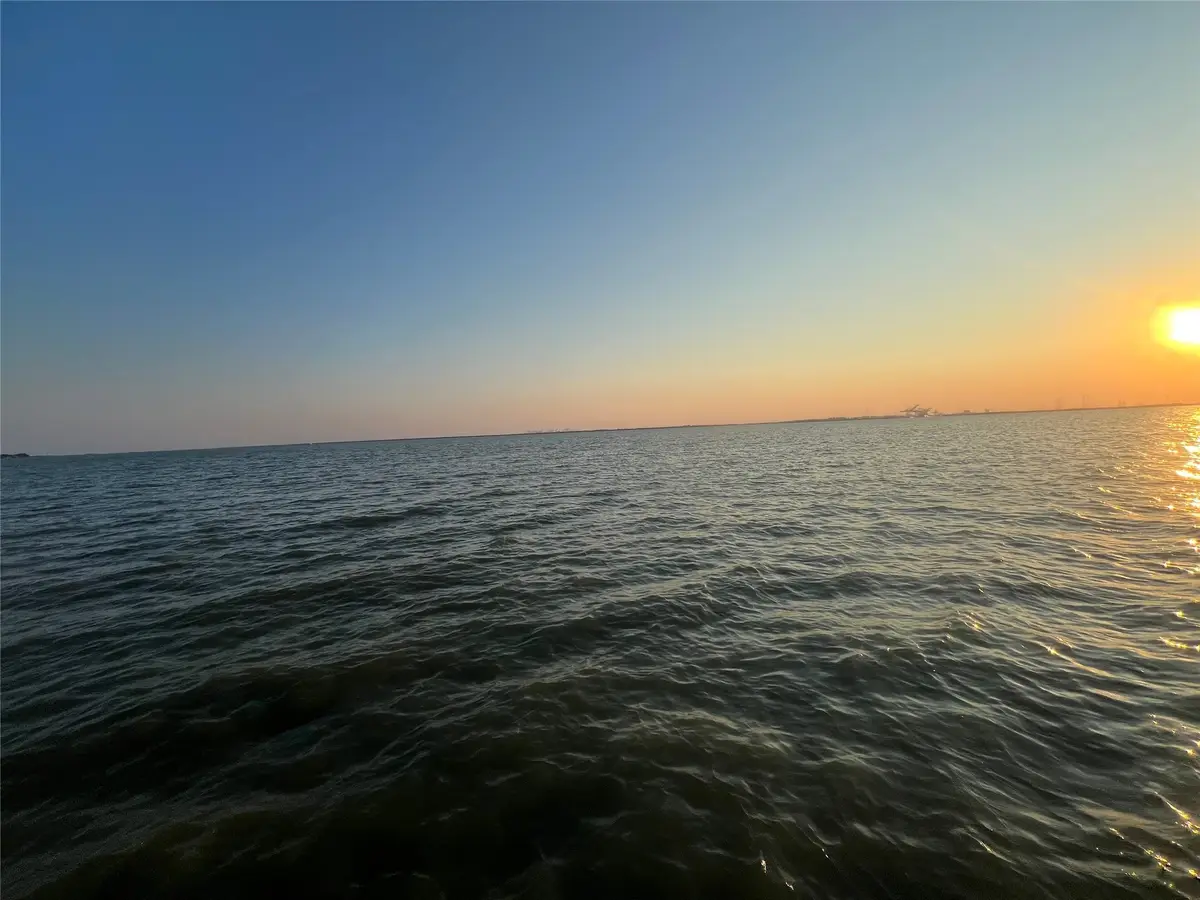 2514 Bay Oaks Harbor Drive, Baytown, TX 77523 - Image #1