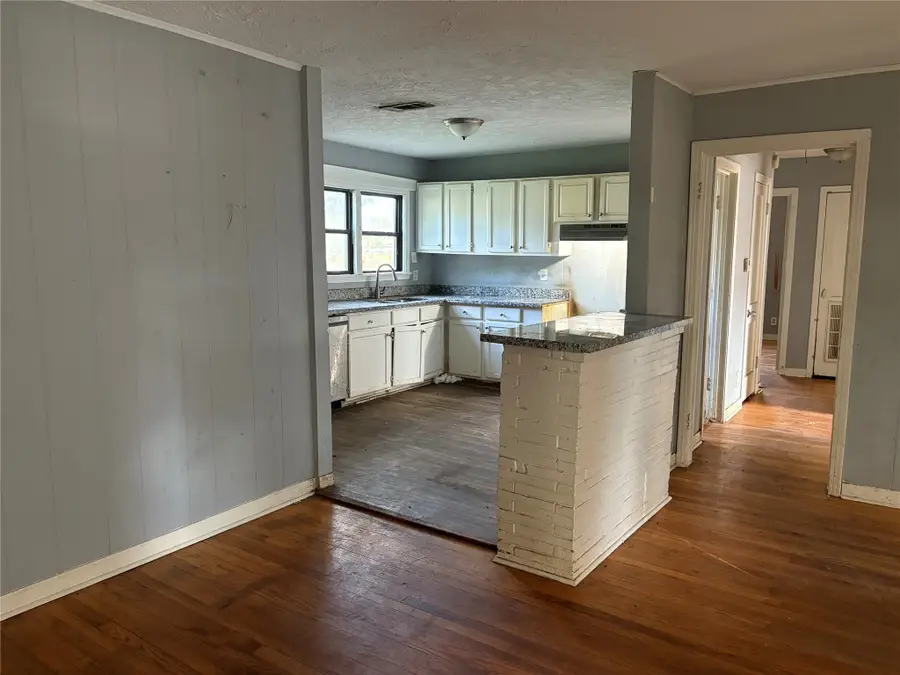 5225 Longmeadow Street, Houston, TX 77033 - Image #2