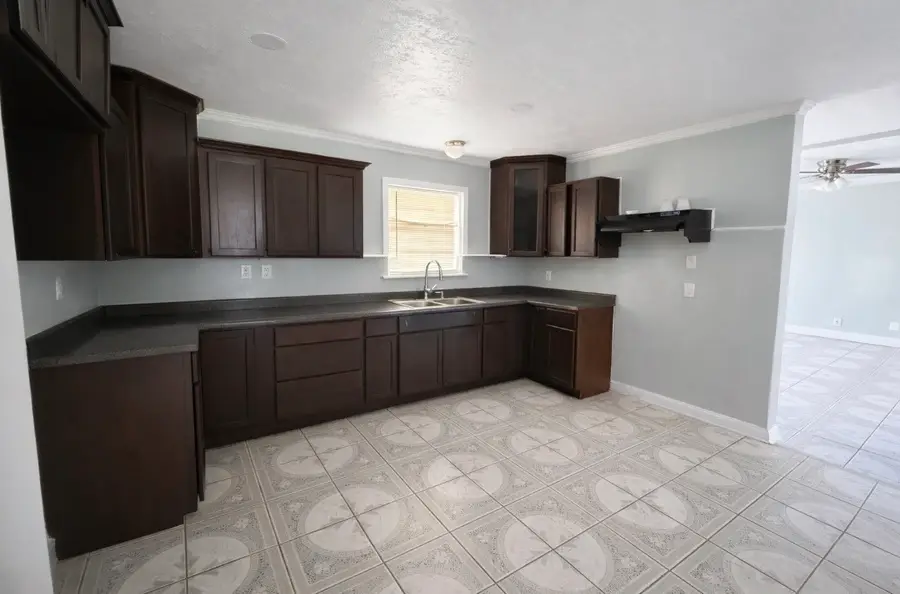 2418 Huntington Drive, Pasadena, TX 77506 - #2