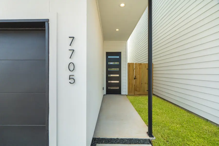 7705 Inwood Grove Lane, Houston, TX 77088 - Image #3