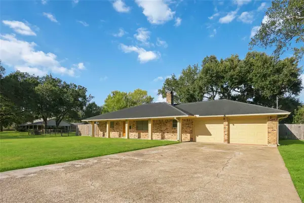 1218 S Booth Lane, Alvin, TX 77511