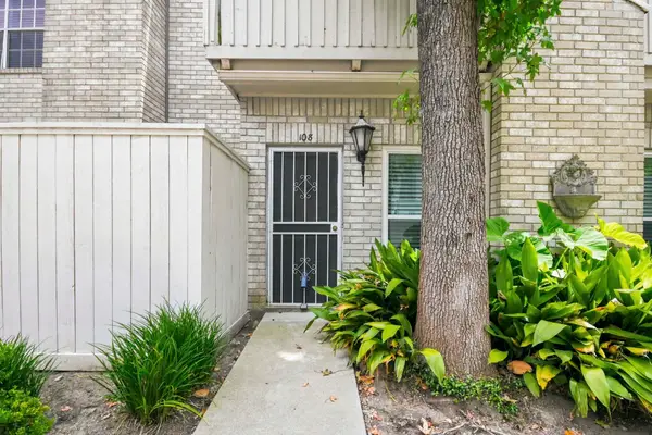 3800 Tanglewilde Street #108, Houston, TX 77063