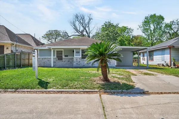 1114 Montrose Street, Port Neches, TX 77651