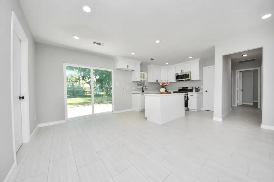 5835 Kenilwood Drive, Houston, TX 77033 - #3