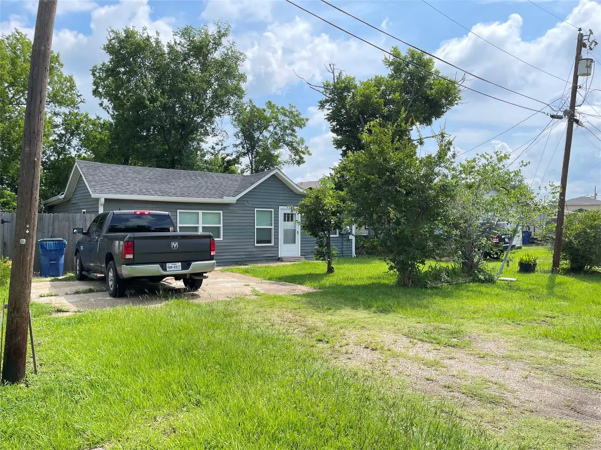 103 Prewitt Lane, West Columbia, TX 77486 - Image #1