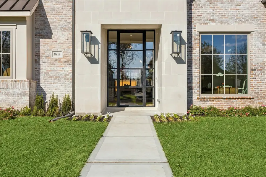 8818 Echo Valley Drive, Spring Valley Village, TX 77055 - Image #2