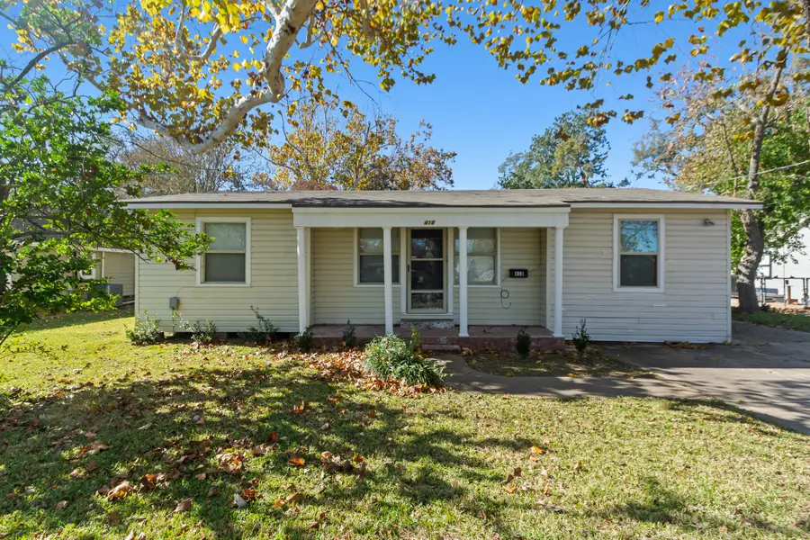 418 S Shanks Street, Clute, TX 77531 - Image #2