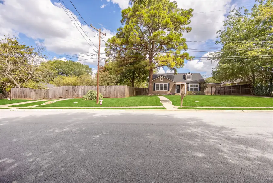 906 W First Street, Brenham, TX 77833 - #2