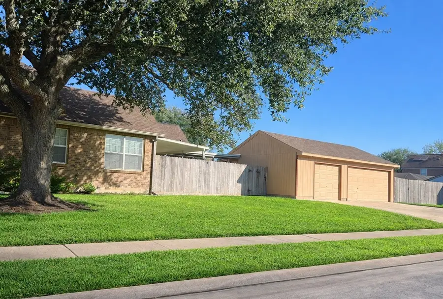 217 Plum Circle, Lake Jackson, TX 77566 - Image #2