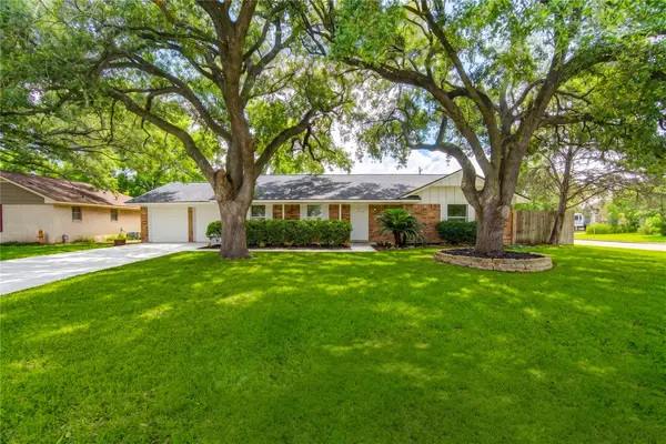 13227 James Lane, Stafford, TX 77477