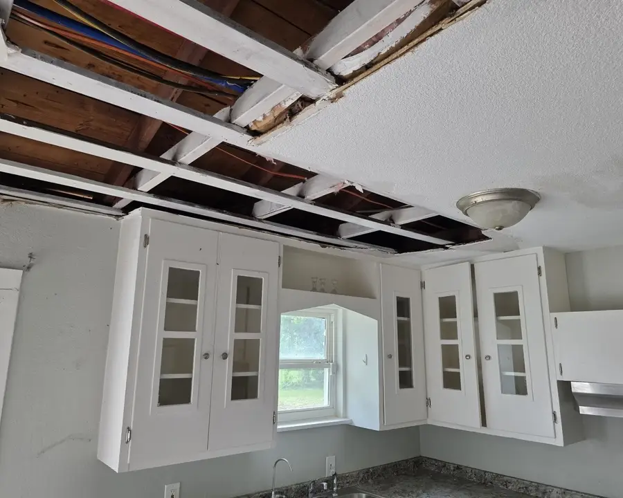 717 S Valderas Street, Angleton, TX 77515 - Image #3