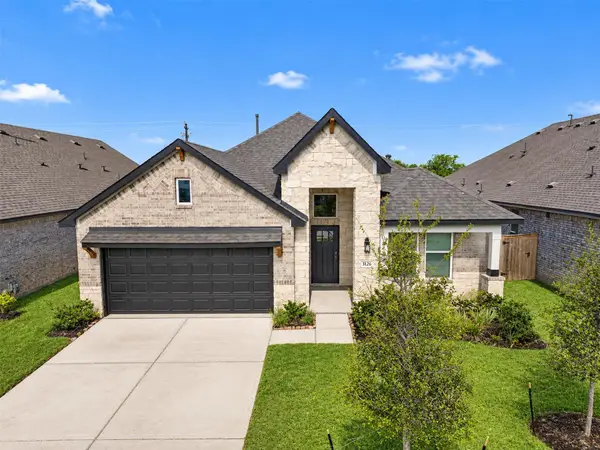 3126 Emerald Hills Drive, Angleton, TX 77515