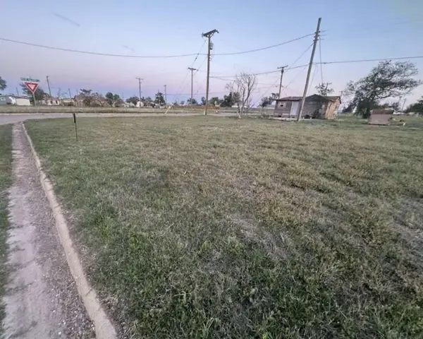 1212 E 11th Street, Plainview, TX 79072