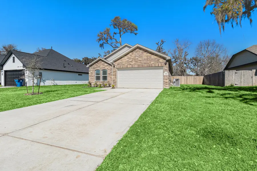 212 Forest Park Drive, West Columbia, TX 77486 - Image #3
