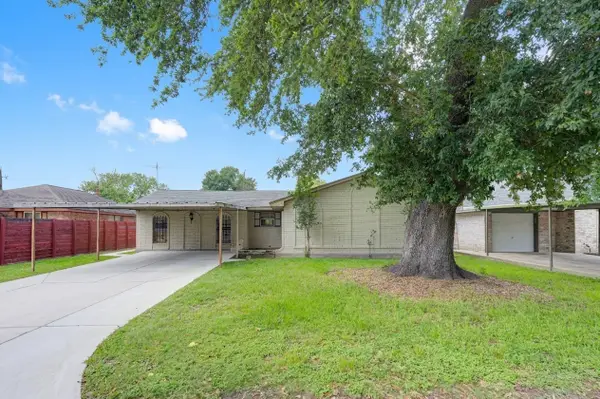 526 Hidden Valley Drive, Houston, TX 77037