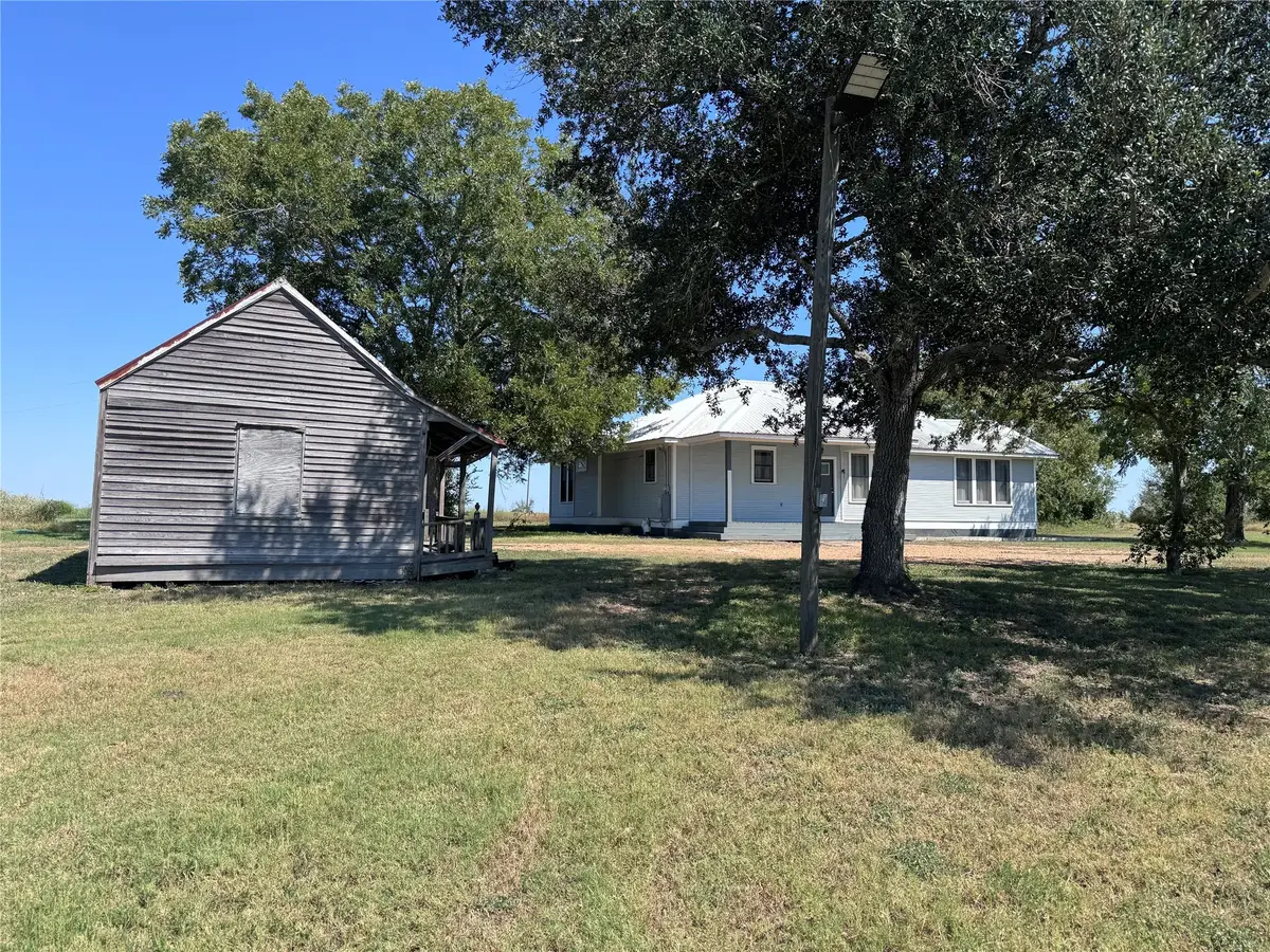 939 Knape, La Grange, TX 78945 - Image #1