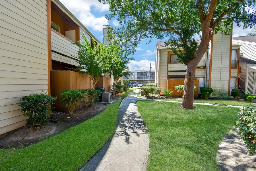 10202 Forum Park Drive #15, Houston, TX 77036 - Image #2