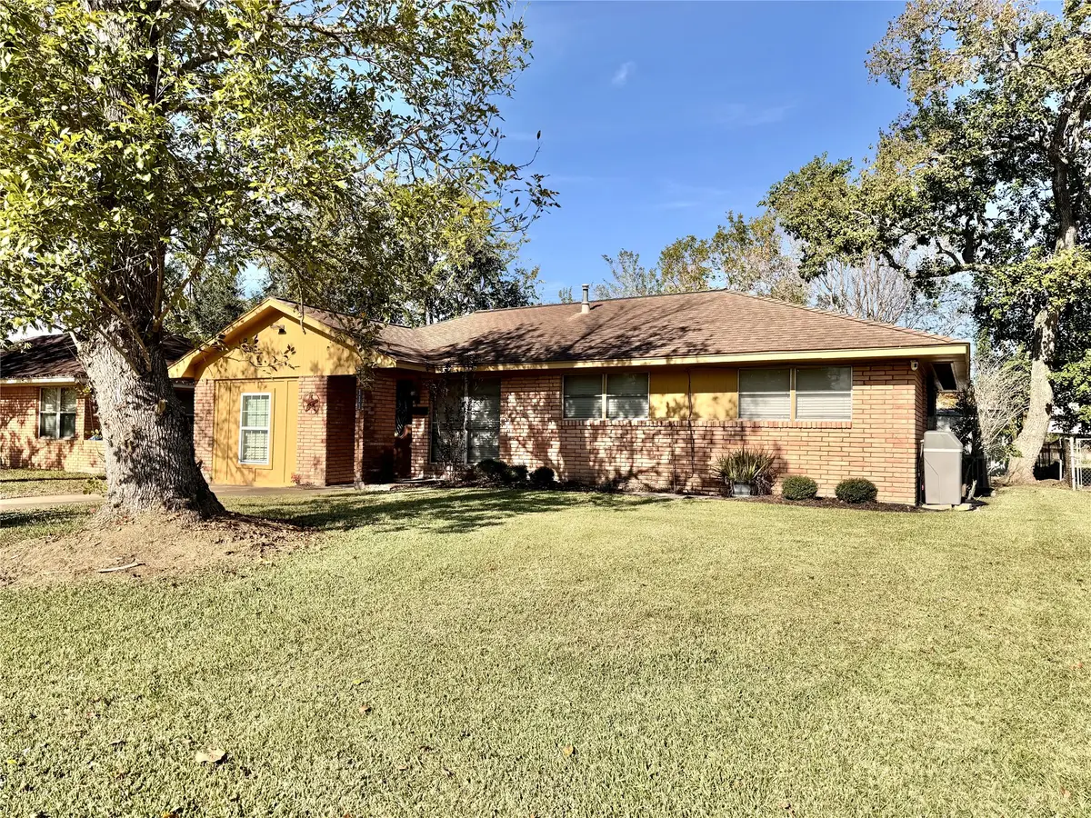 111 Mimosa, Lake Jackson, TX 77566 - #1