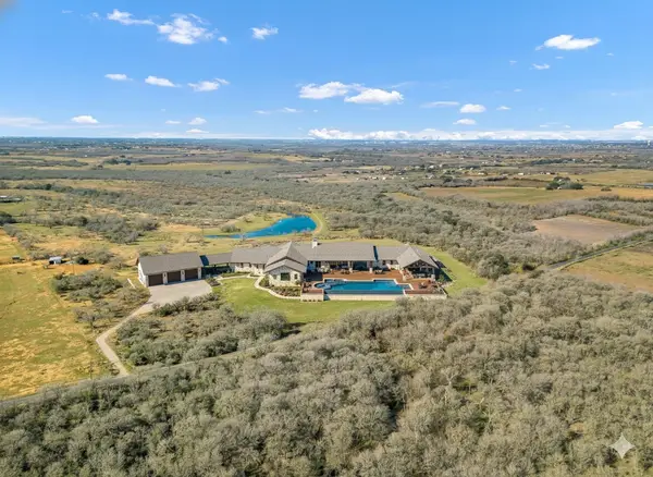 1335 N Gable Road, St Hedwig, TX 78152