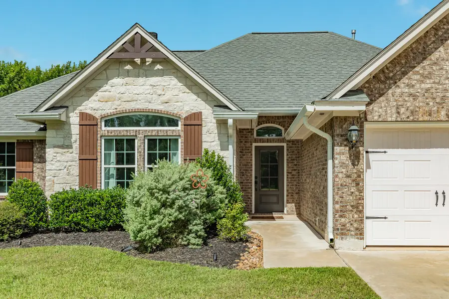 1208 Bronco Trail, Angleton, TX 77515 - #3