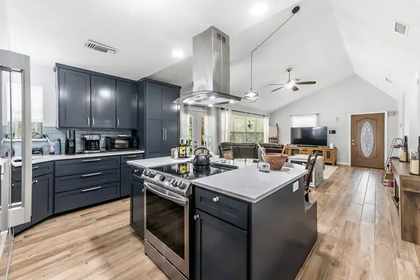 2217 Shannon Drive, Huntsville, TX 77320