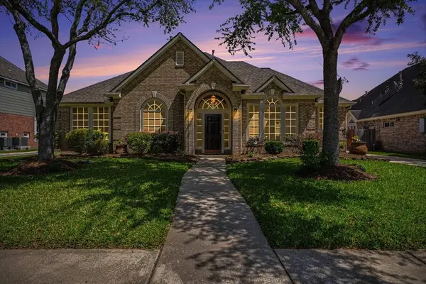 305 Watercrest Harbor Lane, League City, TX 77573