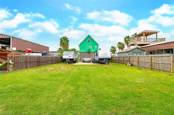 166 Ocean Breeze Drive, Crystal Beach, TX 77650