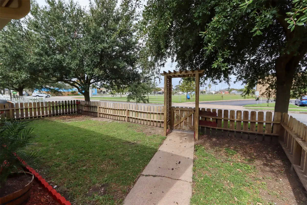 5217 Avenue N 1/2, Galveston, TX 77551 - #1
